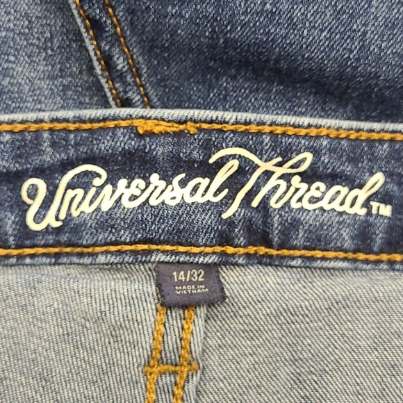 Jean Shorts - Picture 3 of 4